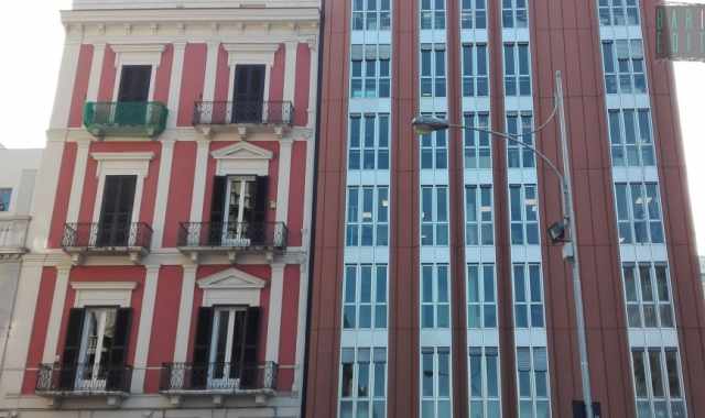 Bari: l'elegante rione Murat, deturpato da moderni obbrobri architettonici
